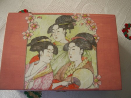 Caixa de Bijuteria com decoupage e pintada com patine