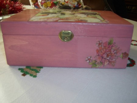 Caixa de Bijuteria com decoupage e pintada com patine