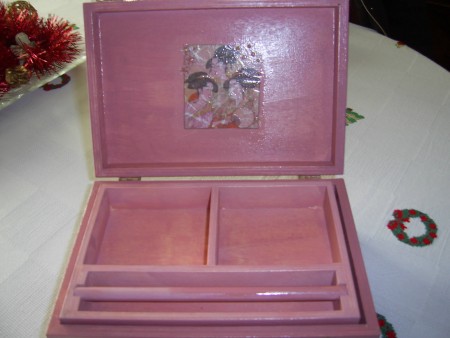 Caixa de Bijuteria com decoupage e pintada com patine