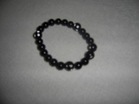 Pulseira com bolinhas pretas