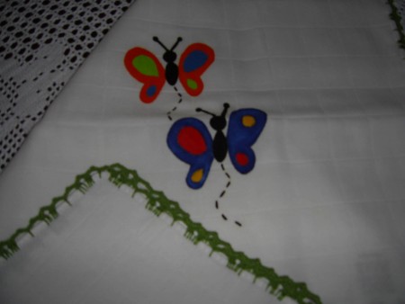 Borboletas pintadas á mão com ponto de croché